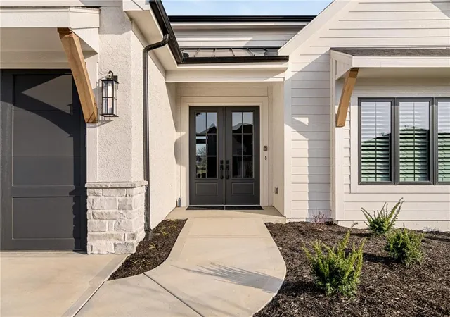 Photo 3 of Single family home for sale at 11239 S Sunray Dr, Olathe, KS 66061 | MLS# 2587472 | Listing updated on 2026-06-18