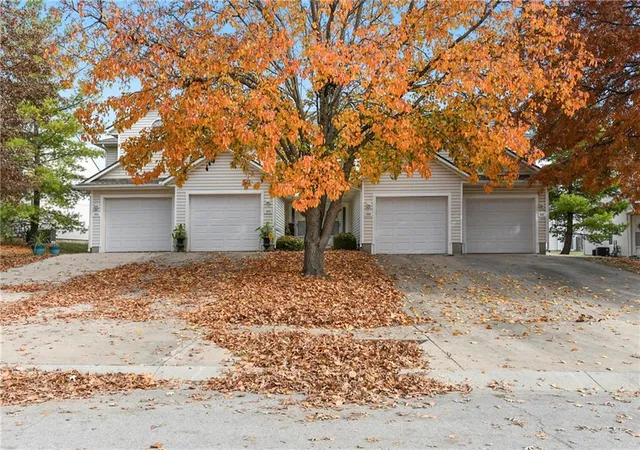 1st image of 1327 Se Broadway Cir, Lees Summit, MO 64081 | MLS# 2587523