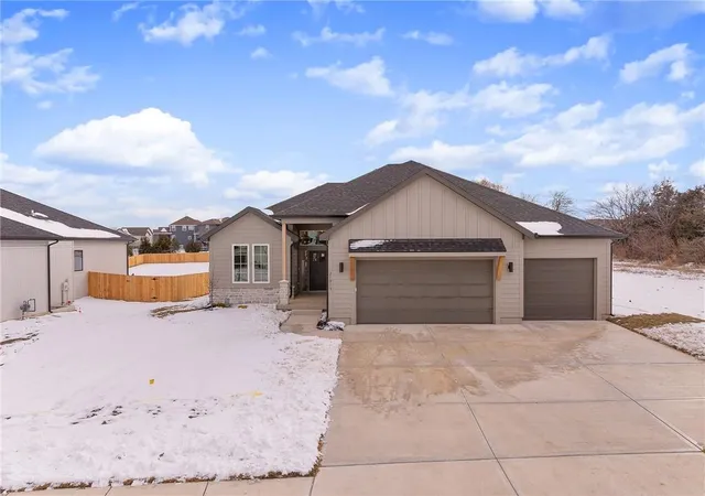 Photo 3 of Sale Pending at 25032 W 141st Terrace, Olathe, KS 66061 | MLS# 2587666 | Listing updated on 2026-10-04