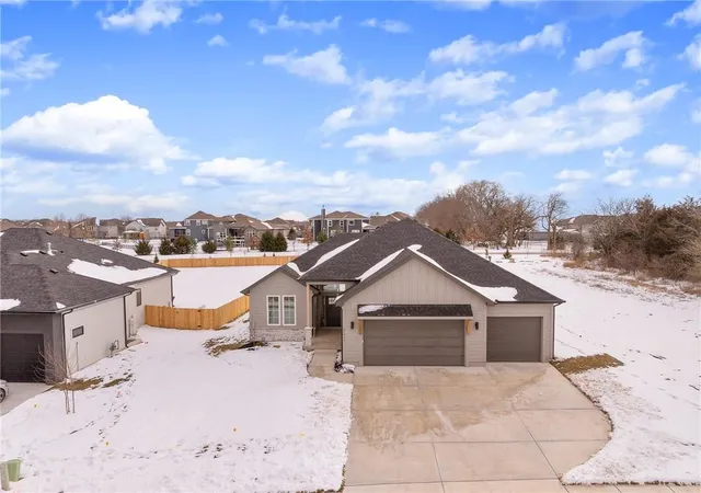 Photo 3 of Sale Pending at 25032 W 141st Terrace, Olathe, KS 66061 | MLS# 2587666 | Listing updated on 2026-10-04