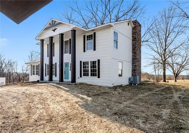 3rd image of 26 Sw 365Th Rd, Warrensburg, MO 64093 | MLS# 2587901