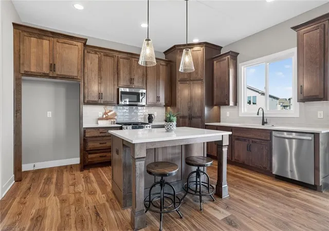 Photo 3 of Sale Pending at 1508 Sw Arborpark Ter, Lees Summit, MO 64082 | MLS# 2588023 | Listing updated on 2026-09-19