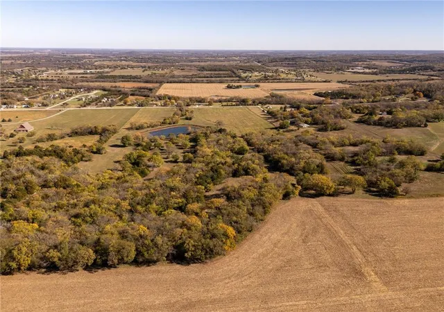 Homes for sale in Lawrence, KS | 3955 Acres N 1100 Rd, Lawrence, KS 66046 | MLS# 2588185