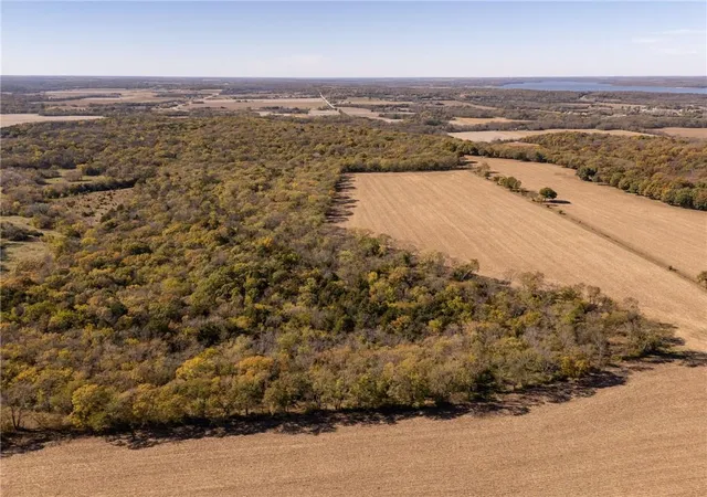 Homes for sale in Lawrence, KS | 3955 Acres N 1100 Rd, Lawrence, KS 66046 | MLS# 2588185