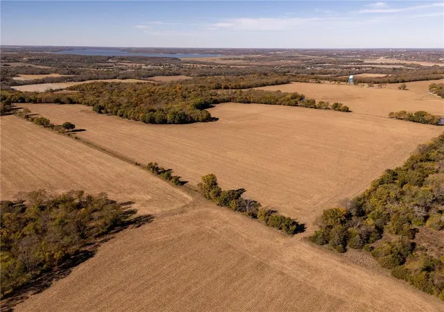 Homes for sale in Lawrence, KS | 3955 Acres N 1100 Rd, Lawrence, KS 66046 | MLS# 2588185