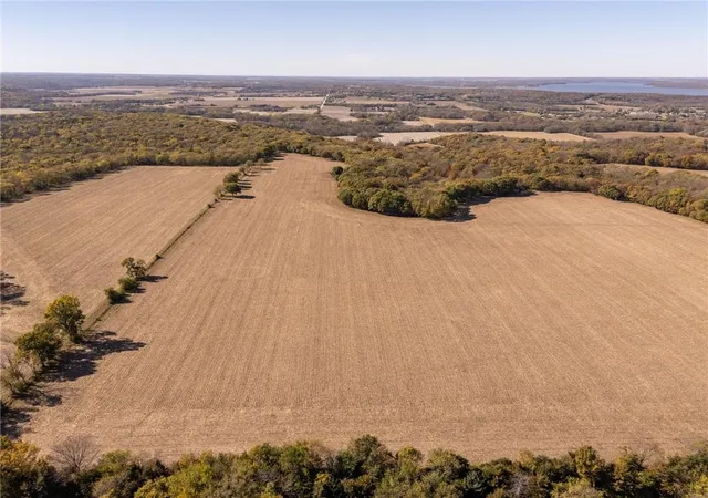 Homes for sale in Lawrence, KS | 3955 Acres N 1100 Rd, Lawrence, KS 66046 | MLS# 2588185