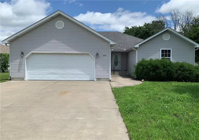 Homes for sale in Frontenac, KS | 1019 S Hugh St, Frontenac, KS 66763 | MLS# 2588263
