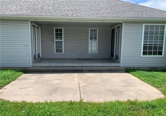 Homes for sale in Frontenac, KS | 1019 S Hugh St, Frontenac, KS 66763 | MLS# 2588263