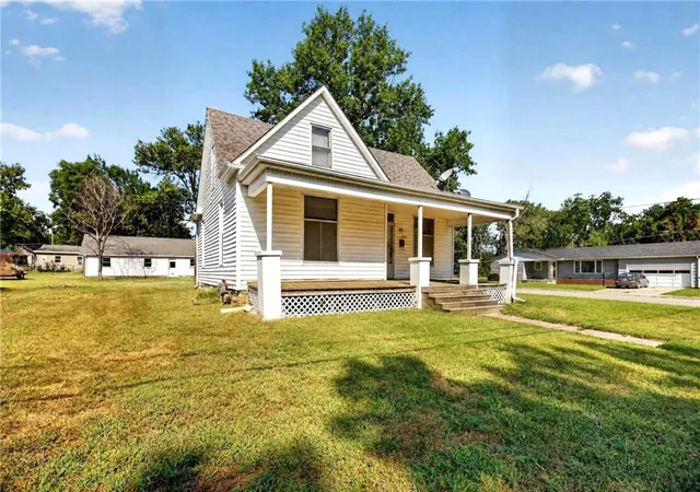 4th image of 939 N Lynn St, Nevada, MO 64772 | MLS# 2588271