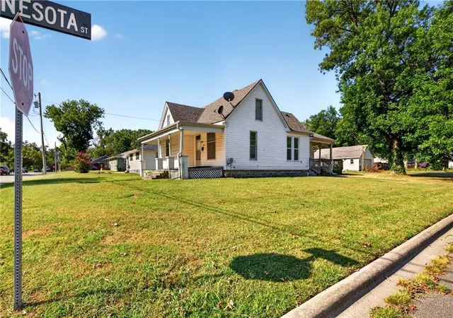 42nd image of 939 N Lynn St, Nevada, MO 64772 | MLS# 2588271