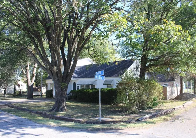 2nd image of 2011 S English St, Pittsburg, KS 66762 | MLS# 2588354