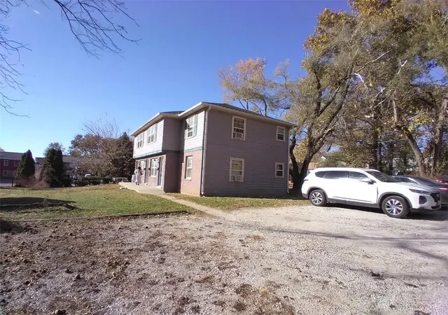 3rd image of 416 E Franklin St, Liberty, MO 64068 | MLS# 2588420