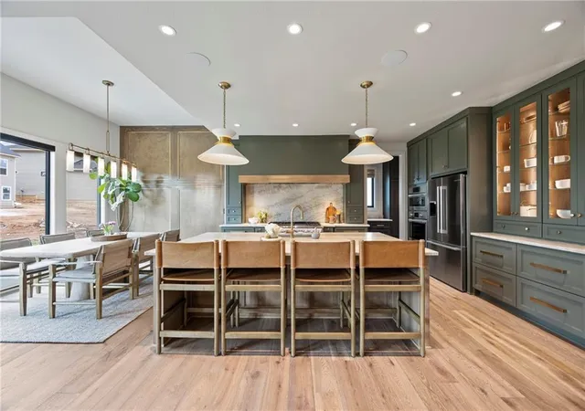 Photo 3 of Sale Pending at 16700 Parkhill St, Overland Park, KS 66221 | MLS# 2588443 | Listing updated on 2026-03-09