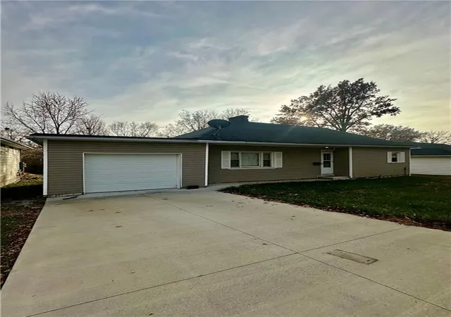2nd image of 724 W 3rd St, Maryville, MO 64468 | MLS# 2588687