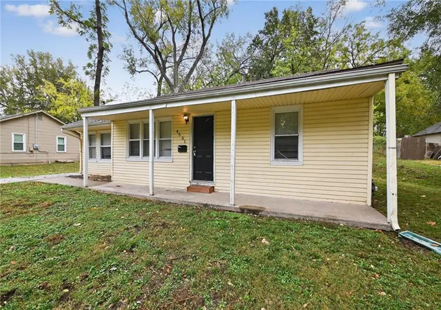 Homes for sale in Kansas City, MO | 4501 N Olive St, Kansas City, MO 64116 | MLS# 2588949