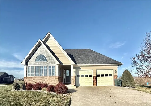 1st image of 25687 Magnolia Cir, Maryville, MO 64468 | MLS# 2588971