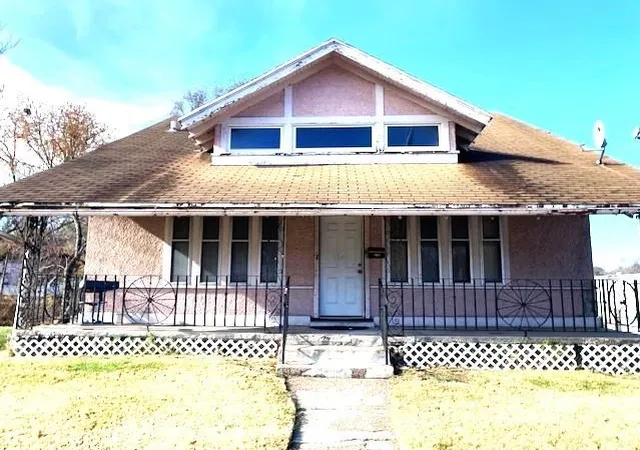 Homes for sale in St Joseph, MO | 1002 S 22nd St, St Joseph, MO 64507 | MLS# 2589004