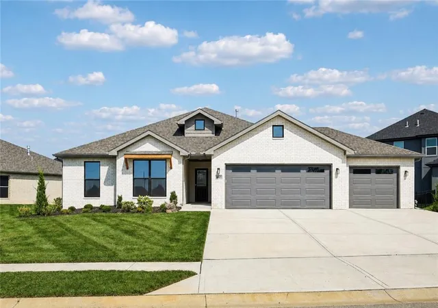 1st image of 16322 W 166th Ct, Olathe, KS 66062 | MLS# 2589010