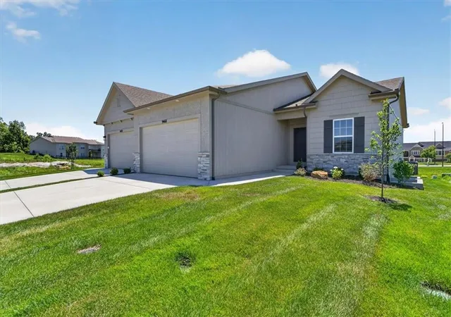 Homes for sale in Lenexa, KS | 9468 Shady Bend Rd, Lenexa, KS 66227 | MLS# 2589229