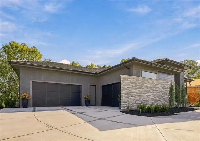 Photo 3 of Mansion for sale at 13721 Guilford Rd, Leawood, KS 66224 | MLS# 2589521 | Listing updated on 2026-10-23
