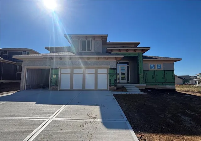 Photo 2 of Single family home for sale at 17700 Knox St, Overland Park, KS 66221 | MLS# 2589647 | Listing updated on 2026-10-18