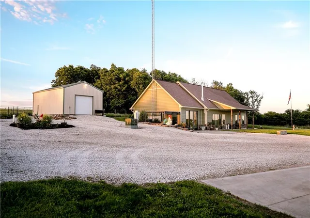 Homes for sale in Windsor, MO | 1193 Se 23 Hwy, Windsor, MO 65360 | MLS# 2589828
