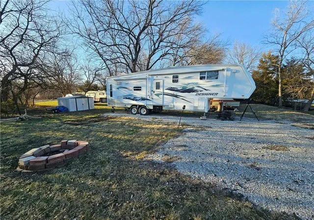 3rd image of 21 Silver Shadow Ln, Linn Valley, KS 66040 | MLS# 2589842