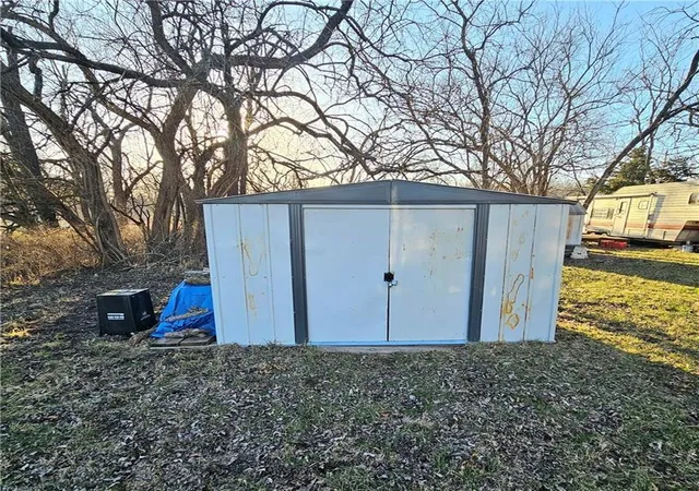 4th image of 21 Silver Shadow Ln, Linn Valley, KS 66040 | MLS# 2589842
