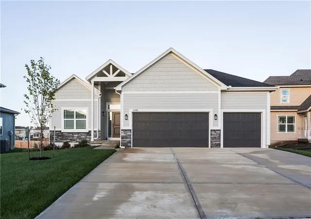 Photo 1 of Sale Pending at 16928 S Brentwood St, Olathe, KS 66062 | MLS# 2591151 | Listing updated on 2026-10-07