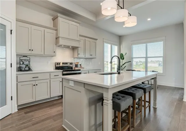 Photo 3 of Sale Pending at 16928 S Brentwood St, Olathe, KS 66062 | MLS# 2591151 | Listing updated on 2026-10-07
