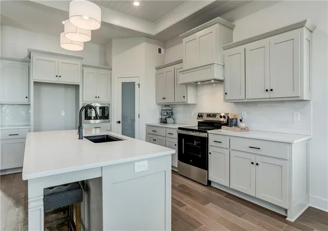 Photo 3 of Sale Pending at 16928 S Brentwood St, Olathe, KS 66062 | MLS# 2591151 | Listing updated on 2026-10-07