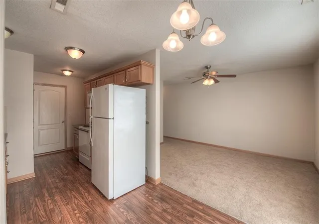 3rd image of 273-277 Ne Adams Dairy Pkwy, Blue Springs, MO 64014 | MLS# 2591232