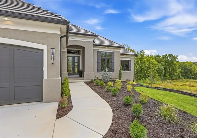 Photo 2 of Single family home for sale at 5831 Lentz Dr, Kansas City, MO 64152 | MLS# 2591253 | Listing updated on 2026-09-25