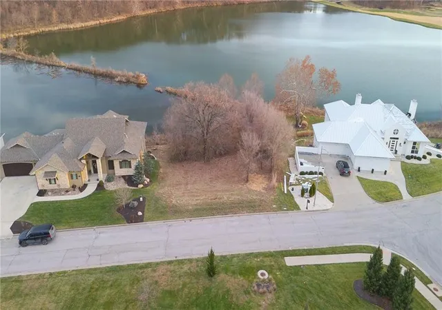 3rd image of 7017 Waters Edge Dr, Parkville, MO 64152 | MLS# 2591271