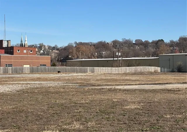 1st image of 1007 S 6 St, St Joseph, MO 64501 | MLS# 2591324