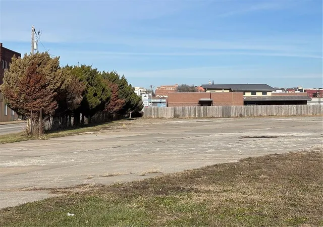 3rd image of 1007 S 6 St, St Joseph, MO 64501 | MLS# 2591324