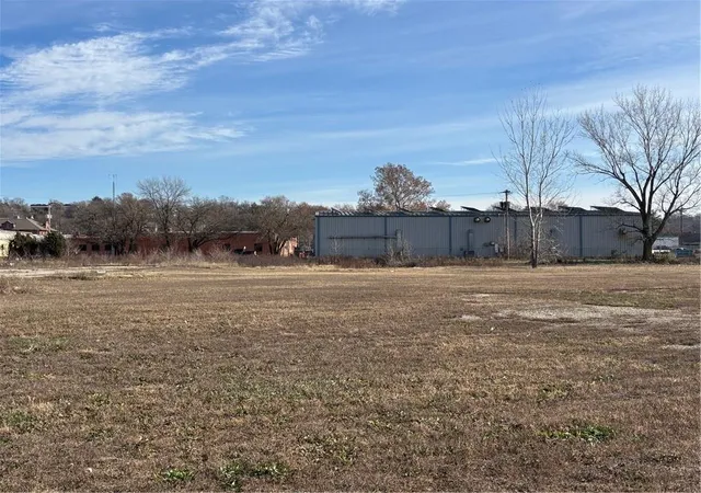4th image of 1007 S 6 St, St Joseph, MO 64501 | MLS# 2591324