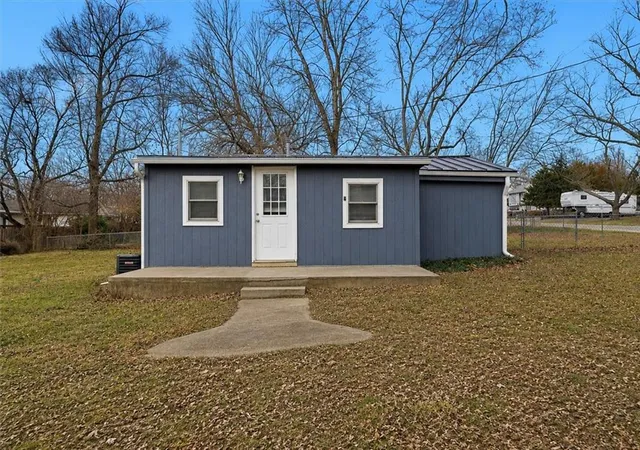 Homes for sale in Tonganoxie, KS | 126 S Village St, Tonganoxie, KS 66086 | MLS# 2591371