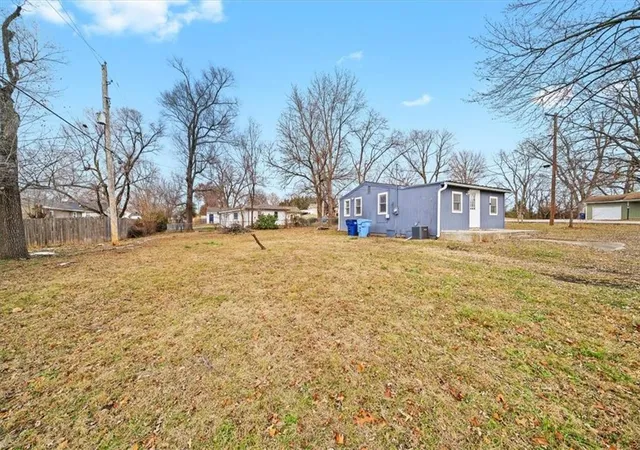 Homes for sale in Tonganoxie, KS | 126 S Village St, Tonganoxie, KS 66086 | MLS# 2591371