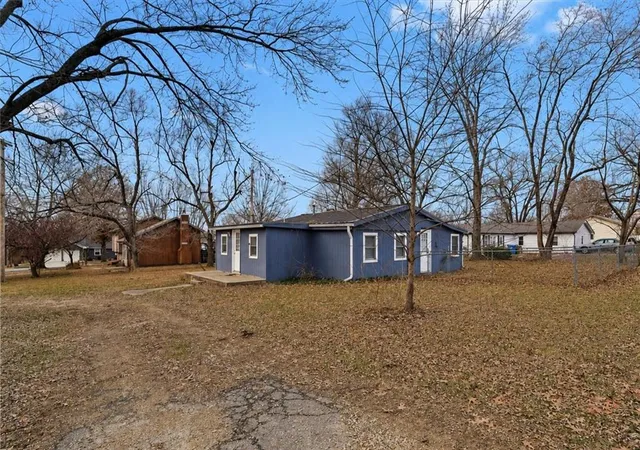 Homes for sale in Tonganoxie, KS | 126 S Village St, Tonganoxie, KS 66086 | MLS# 2591371