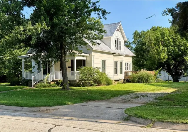 Homes for sale in Nevada, MO | 728 W Hunter St, Nevada, MO 64772 | MLS# 2591544