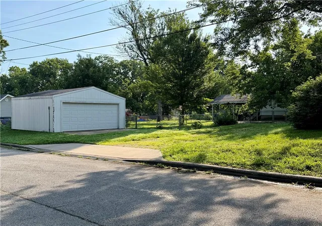 Homes for sale in Nevada, MO | 728 W Hunter St, Nevada, MO 64772 | MLS# 2591544
