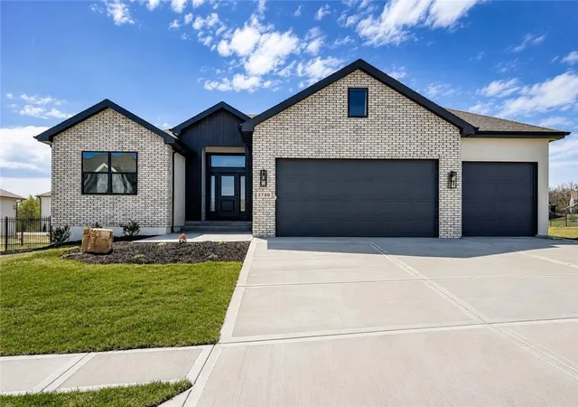 Photo 1 of Single family home for sale at 2700 Wheatley Dr, Blue Springs, MO 64029 | MLS# 2591596 | Listing updated on 2026-08-23