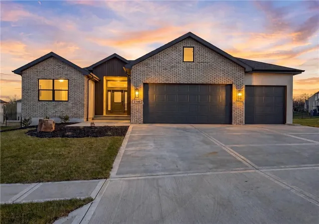 Photo 3 of Single family home for sale at 2700 Wheatley Dr, Blue Springs, MO 64029 | MLS# 2591596 | Listing updated on 2026-08-23