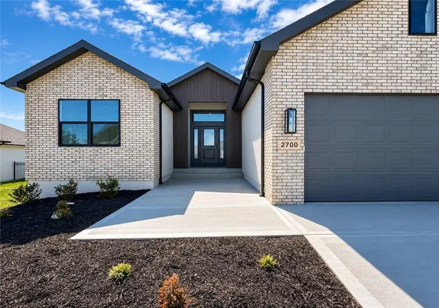Photo 4 of Single family home for sale at 2700 Wheatley Dr, Blue Springs, MO 64029 | MLS# 2591596 | Listing updated on 2026-08-23