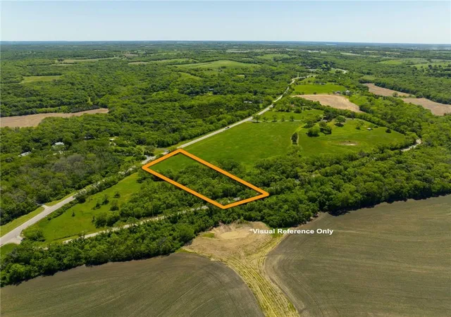 Homes for sale in Tecumseh, KS | 900 Se Stanley Rd, Tecumseh, KS 66542 | MLS# 2591683