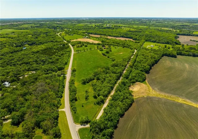 5th image of 980 Se Stnaley Rd, Tecumseh, KS 66542 | MLS# 2591685