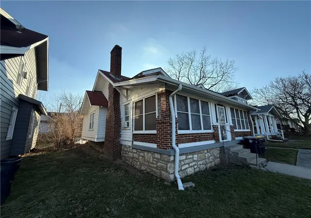 4th image of 2215 E Meyer Blvd, Kansas City, MO 64132 | MLS# 2591797