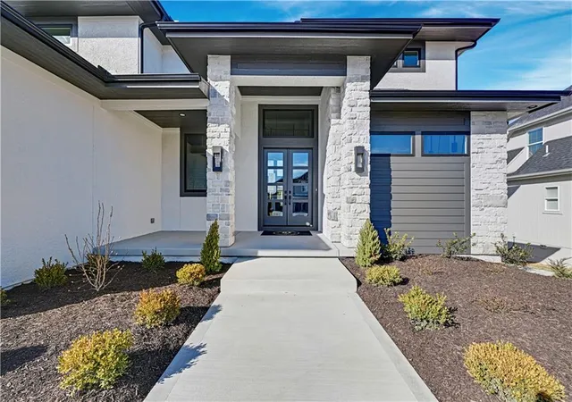 Photo 3 of Single family home for sale at 15364 W 161st Terrace, Olathe, KS 66062 | MLS# 2591871 | Listing updated on 2026-10-22