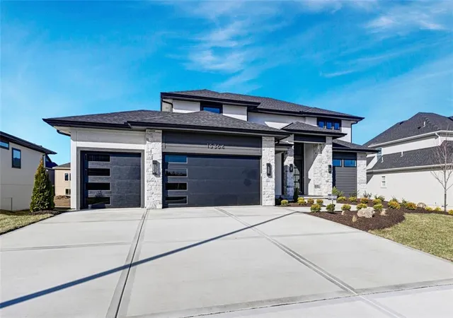 Photo 4 of Single family home for sale at 15364 W 161st Terrace, Olathe, KS 66062 | MLS# 2591871 | Listing updated on 2026-10-22